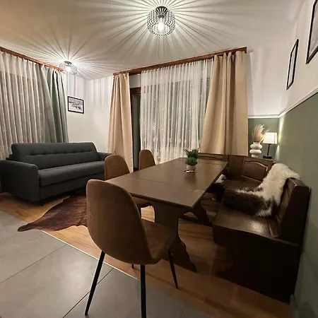 Family Base Near Fee With Mountain View 사스그룬트