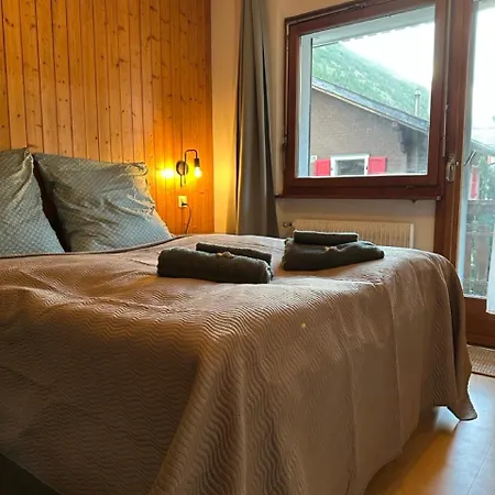 Family Base Near Fee With Mountain View 아파트