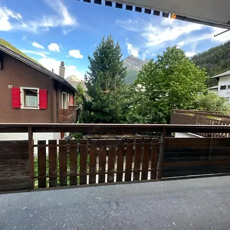Family Base Near Fee With Mountain View 아파트 사스그룬트