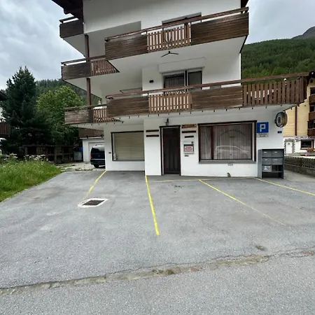 Family Base Near Fee With Mountain View